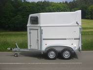 Typ “Pony” mit weißen Bordwänden und Polyester-Haube